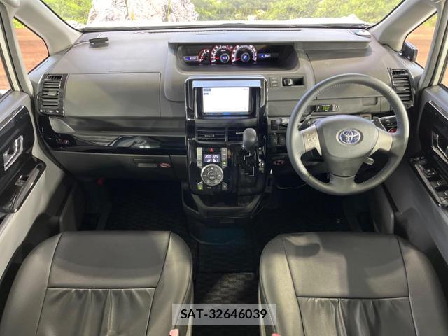 Toyota VOXY 2009-09 8873069-2