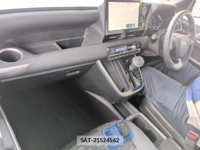 Toyota VOXY 2023-01 8873156-2