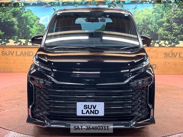 Toyota VOXY 2025-05 8873228-13