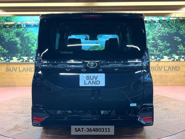 Toyota VOXY 2025-05 8873228-14