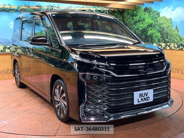Toyota VOXY 2025-05 8873228-15