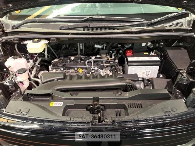 Toyota VOXY 2025-05 8873228-17