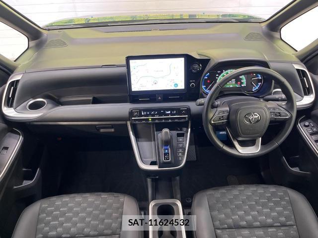 Toyota VOXY 2024-06 8873356-1