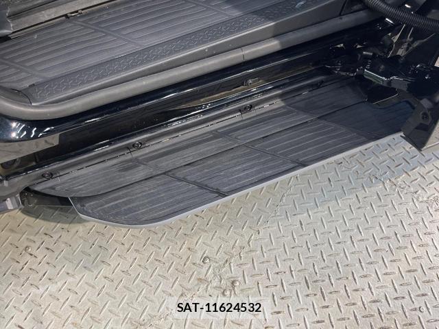 Toyota VOXY 2024-06 8873356-6