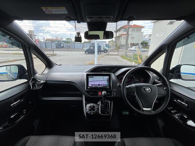 Toyota VOXY 2019-06 8873378-1