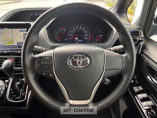 Toyota VOXY 2019-06 8873378-11