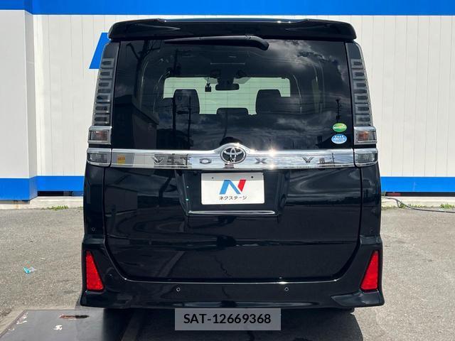 Toyota VOXY 2019-06 8873378-15