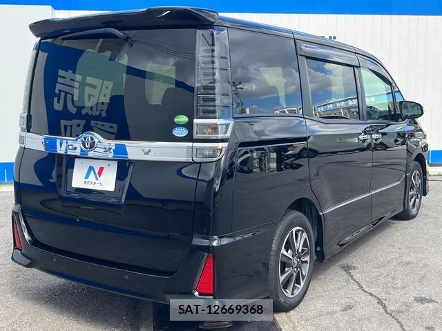 Toyota VOXY 2019-06 8873378-17
