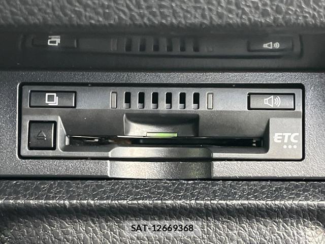 Toyota VOXY 2019-06 8873378-7