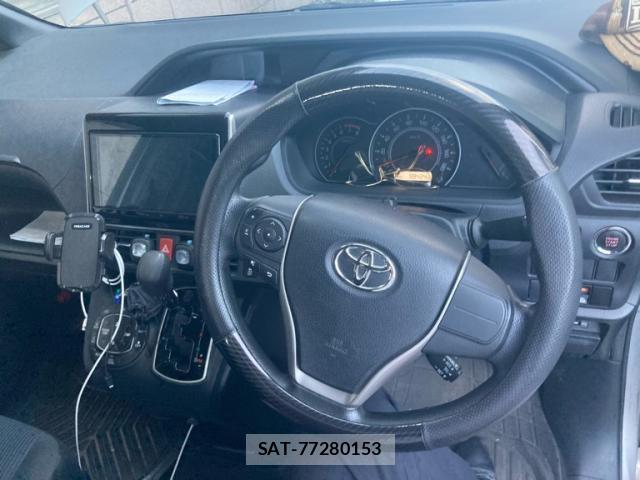 Toyota VOXY 2019-02 8873404-19
