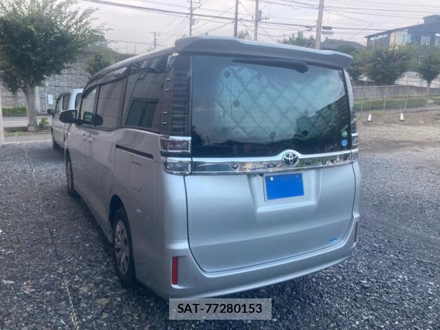 Toyota VOXY 2019-02 8873404-2