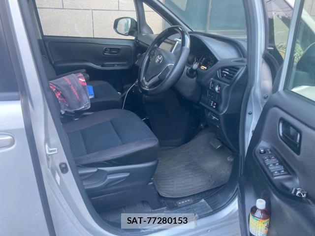 Toyota VOXY 2019-02 8873404-6
