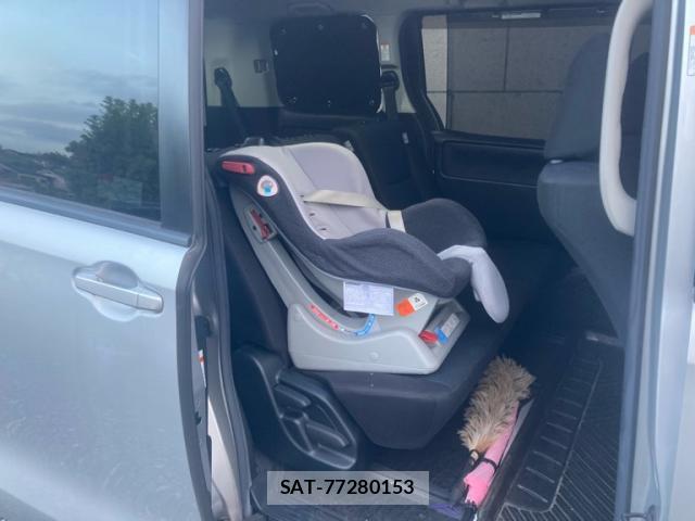 Toyota VOXY 2019-02 8873404-8