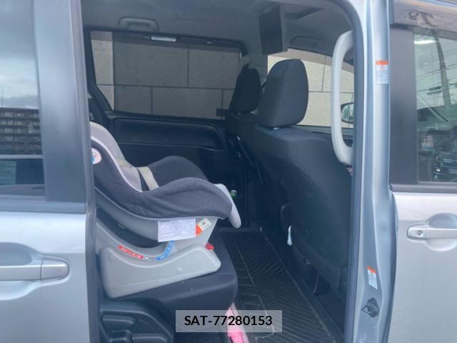 Toyota VOXY 2019-02 8873404-9