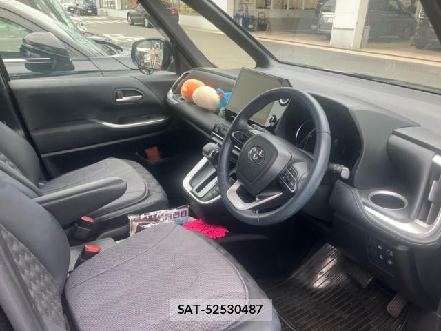 Toyota VOXY 2023-07 8873426-10
