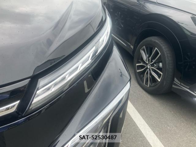 Toyota VOXY 2023-07 8873426-12