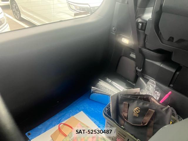 Toyota VOXY 2023-07 8873426-14