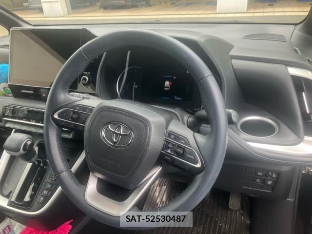 Toyota VOXY 2023-07 8873426-16