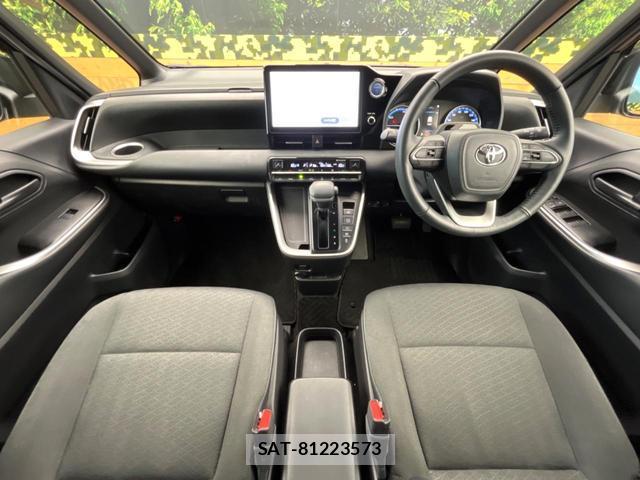 Toyota VOXY 2022-04 8873502-1