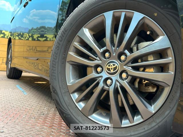 Toyota VOXY 2022-04 8873502-12
