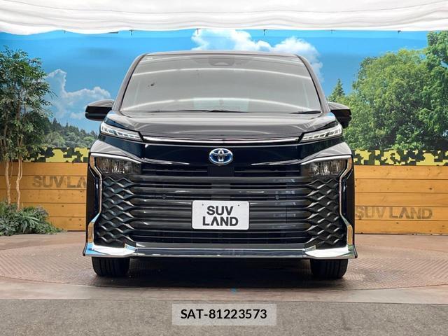 Toyota VOXY 2022-04 8873502-13