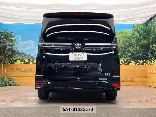 Toyota VOXY 2022-04 8873502-14