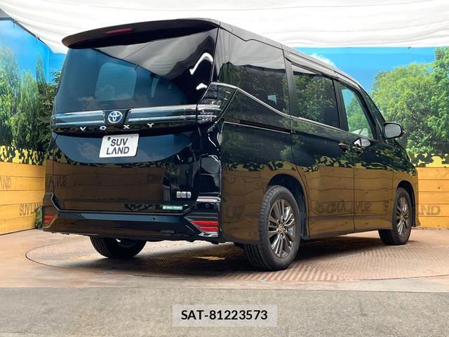 Toyota VOXY 2022-04 8873502-16