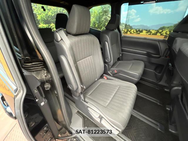 Toyota VOXY 2022-04 8873502-7