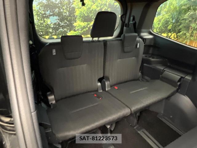 Toyota VOXY 2022-04 8873502-8