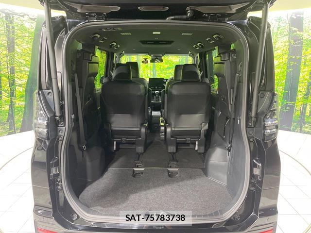 Toyota VOXY 2023-02 8873605-10