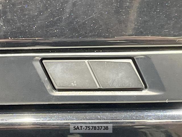 Toyota VOXY 2023-02 8873605-5