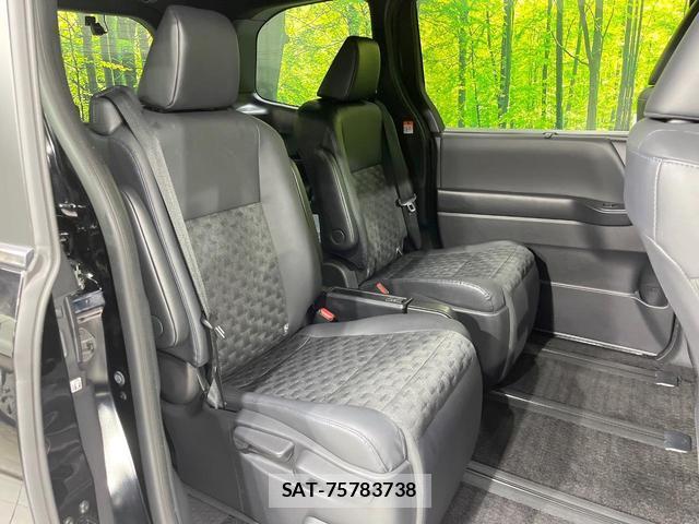 Toyota VOXY 2023-02 8873605-8