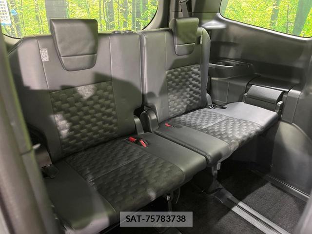 Toyota VOXY 2023-02 8873605-9
