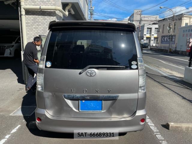 Toyota VOXY 2006-08 8873652-12