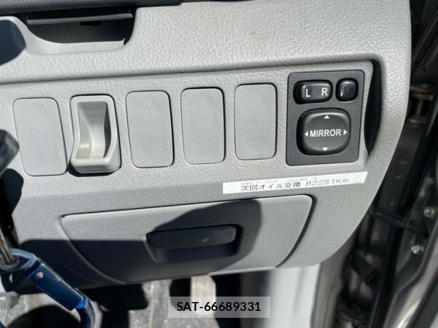 Toyota VOXY 2006-08 8873652-16