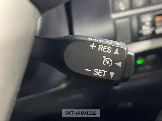 Toyota VOXY 2020-04 8873678-5