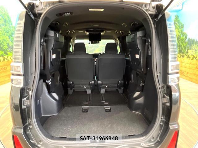 Toyota VOXY 2019-09 8873716-10