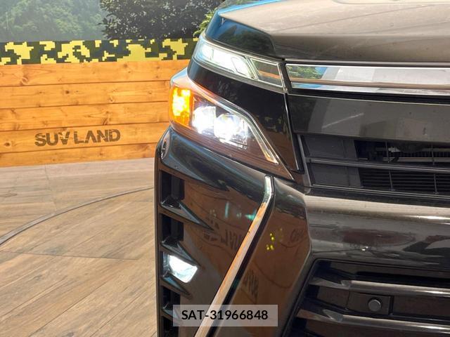 Toyota VOXY 2019-09 8873716-12