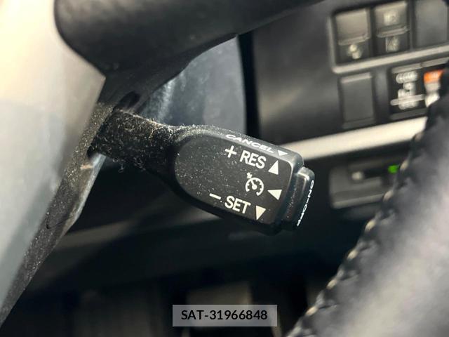 Toyota VOXY 2019-09 8873716-6