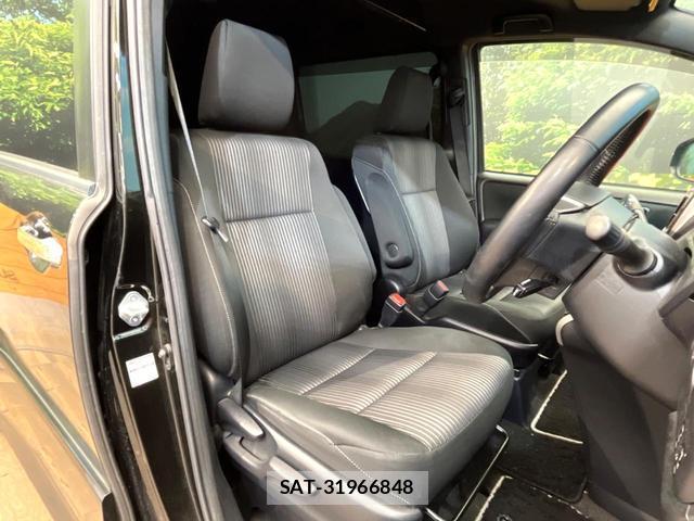 Toyota VOXY 2019-09 8873716-7