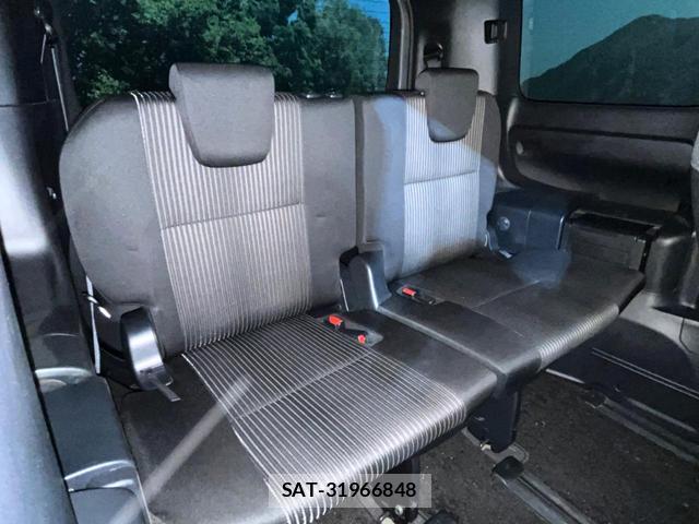 Toyota VOXY 2019-09 8873716-9