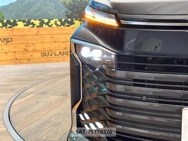 Toyota VOXY 2025-12 8873724-12