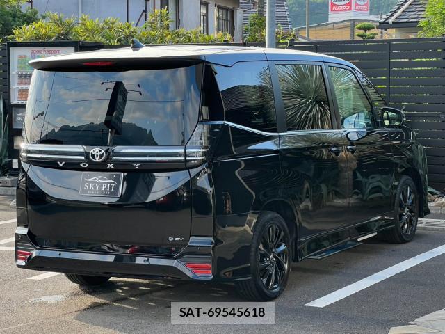 Toyota VOXY 2026-08 8873933-1