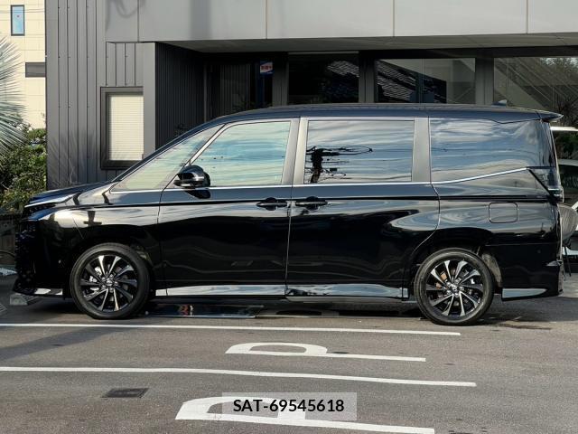Toyota VOXY 2026-08 8873933-10