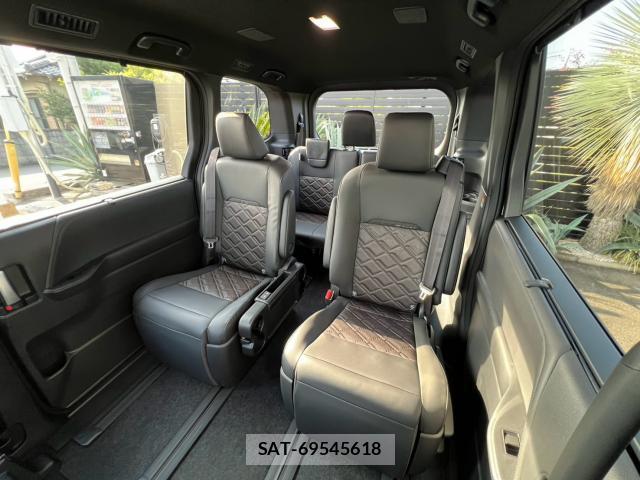 Toyota VOXY 2026-08 8873933-14