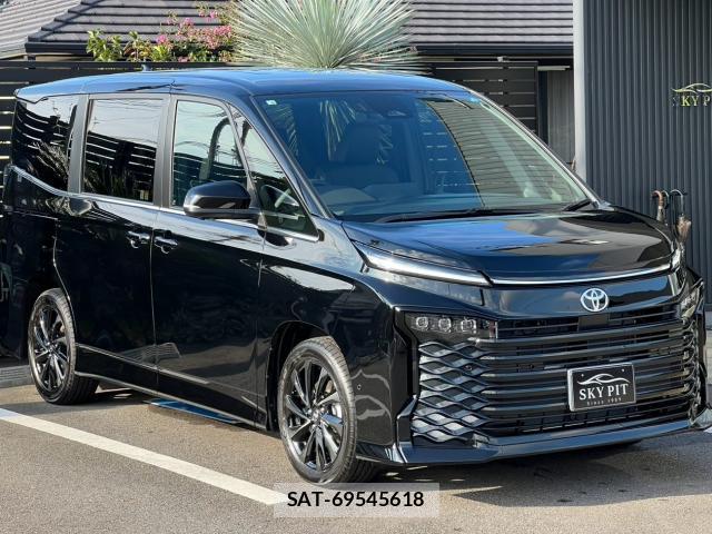 Toyota VOXY 2026-08 8873933-3