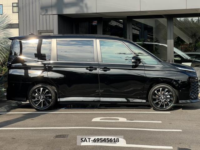 Toyota VOXY 2026-08 8873933-4