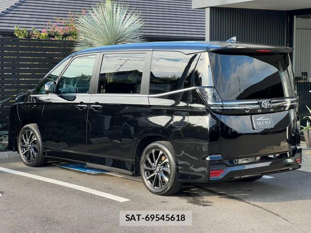 Toyota VOXY 2026-08 8873933-5