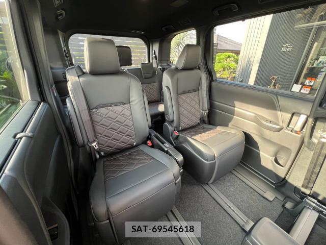 Toyota VOXY 2026-08 8873933-7