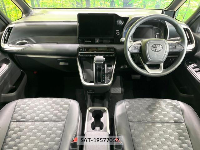 Toyota VOXY 2023-10 8873951-1
